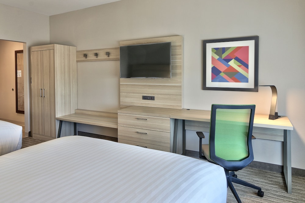 Holiday Inn Express & Suites Roswell 18/68