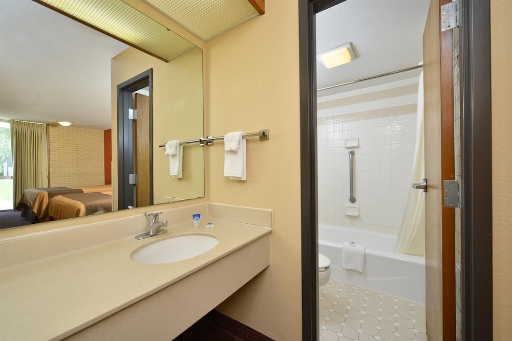 Americas Best Value Inn Collinsville St. Louis 10/29