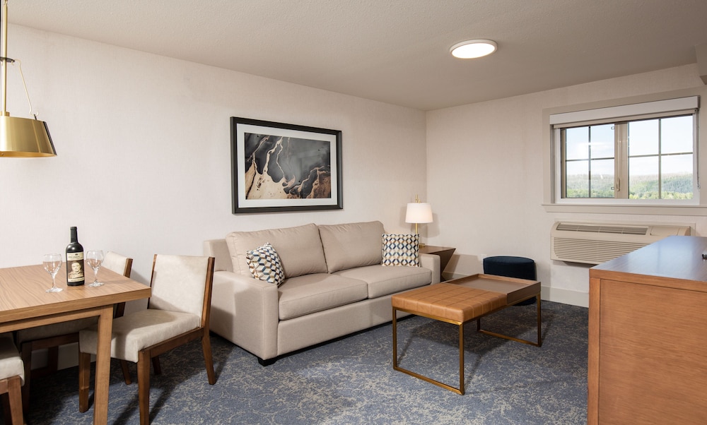 Pomeroy Hotel Fort McMurray 27/50