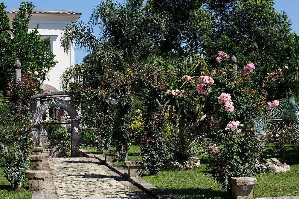 VILLA DON CAMILLO RELAIS 57/69