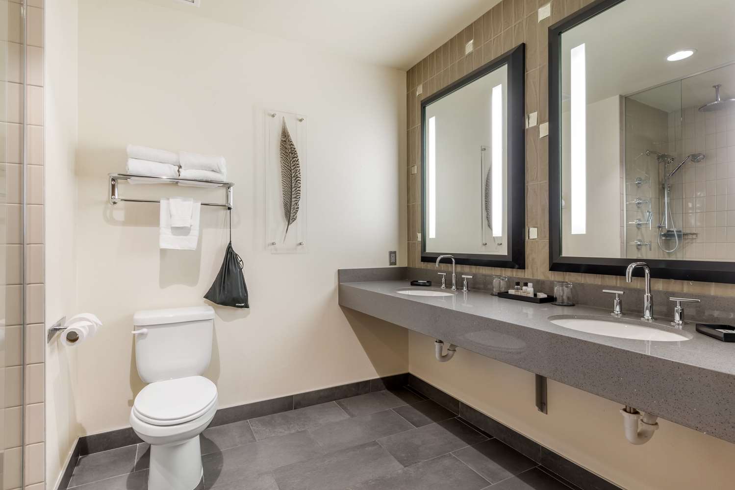 Best Western Premier Boulder Falls Inn 65/66