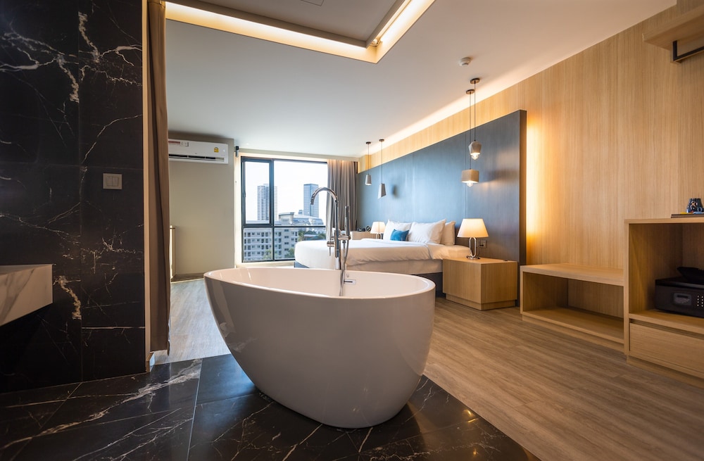 56 Hotel 48/50