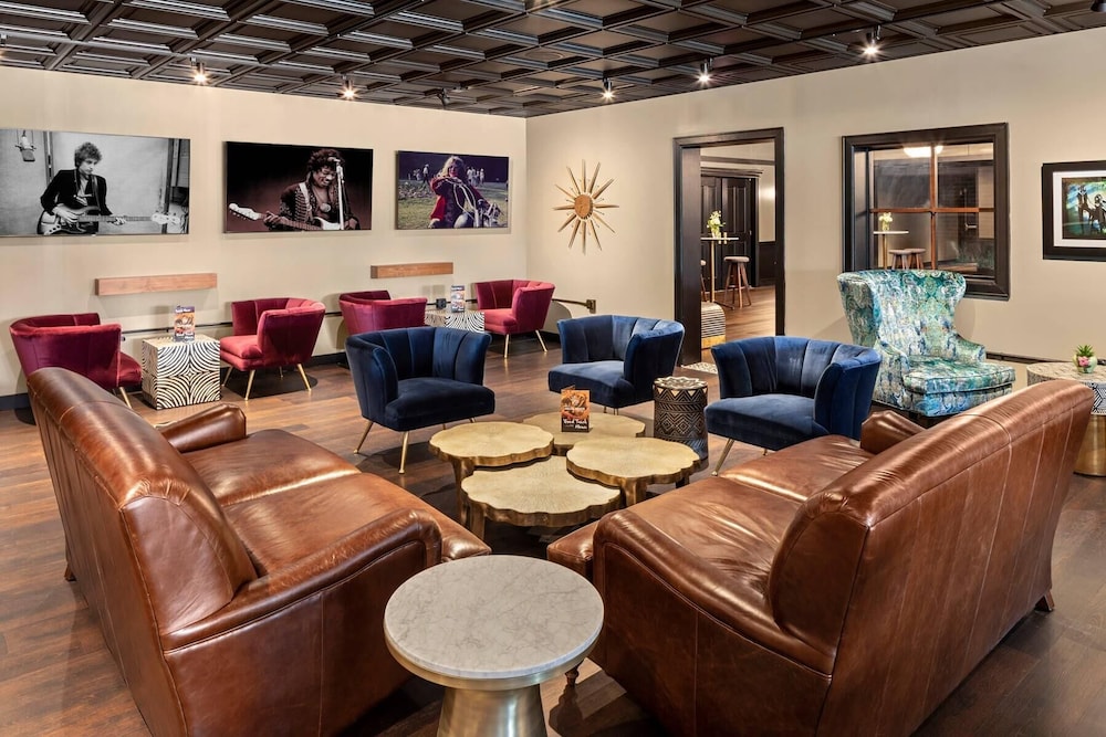 The Highlander Hotel Iowa City, an Ascend Collection Hotel 40/58
