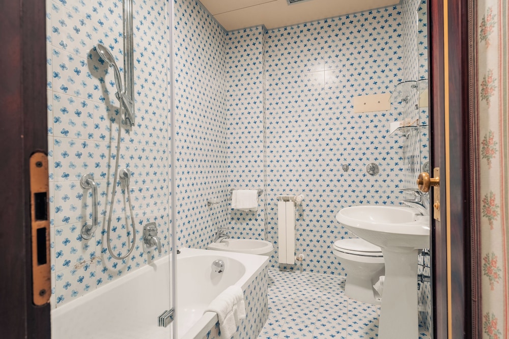 غرفة قياسية بسرير مزدوج، Venice Michelangelo Hotel 8/10
