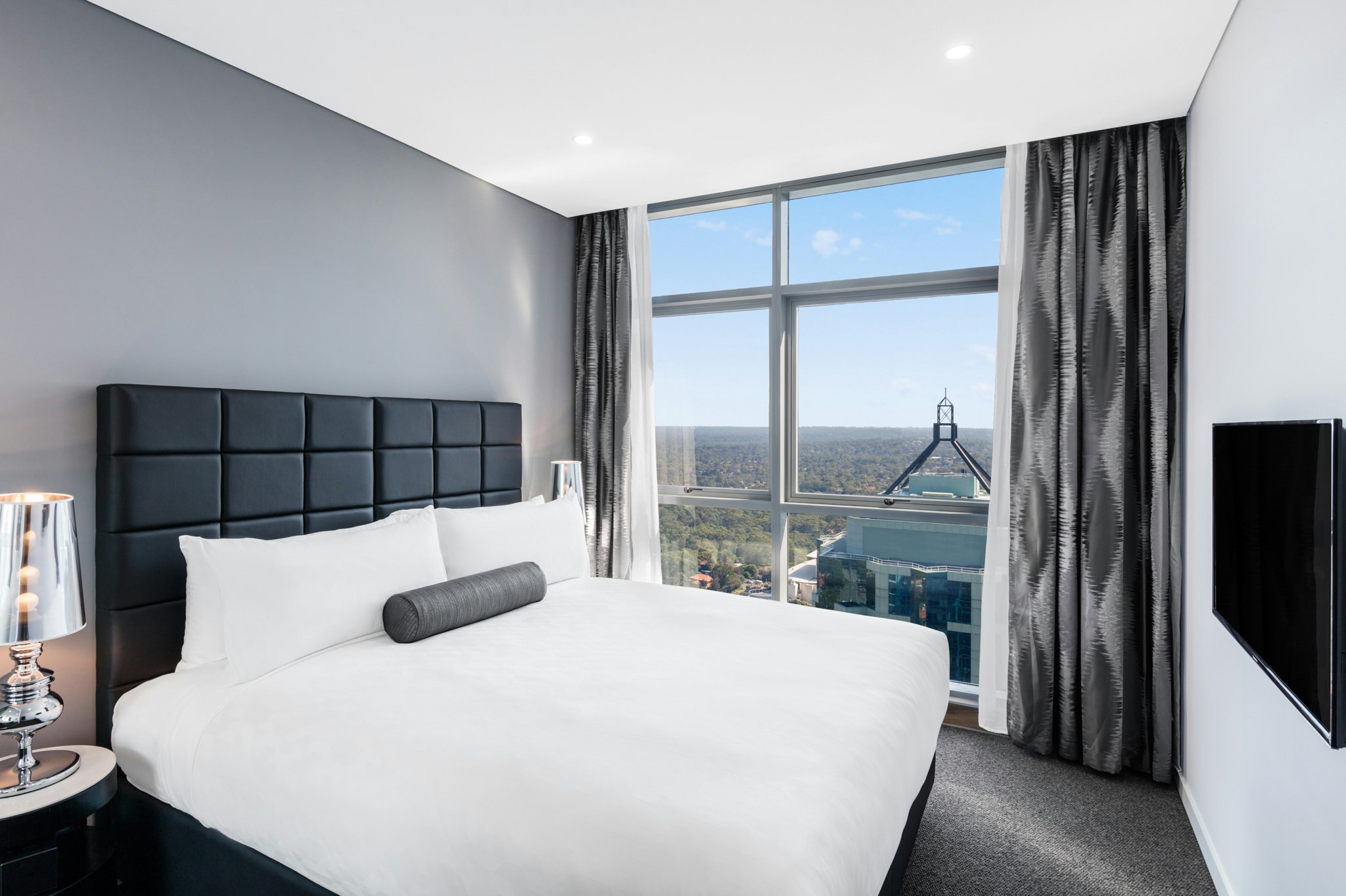 Meriton Suites Chatswood 2/21
