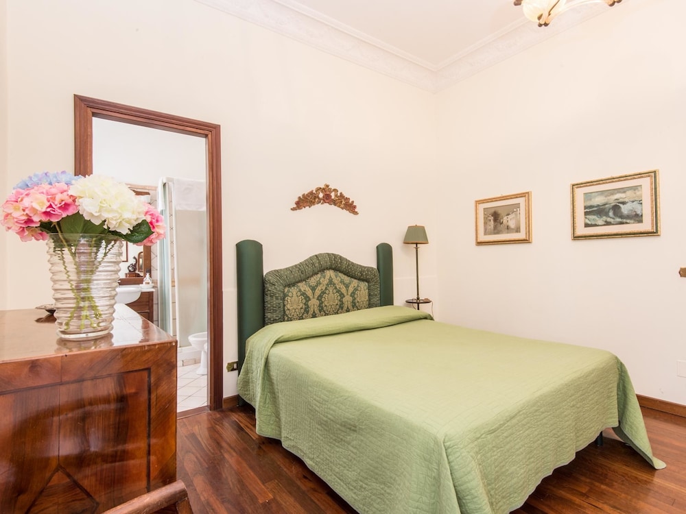 RSH Spanish Steps Luxury Apartment 8/44