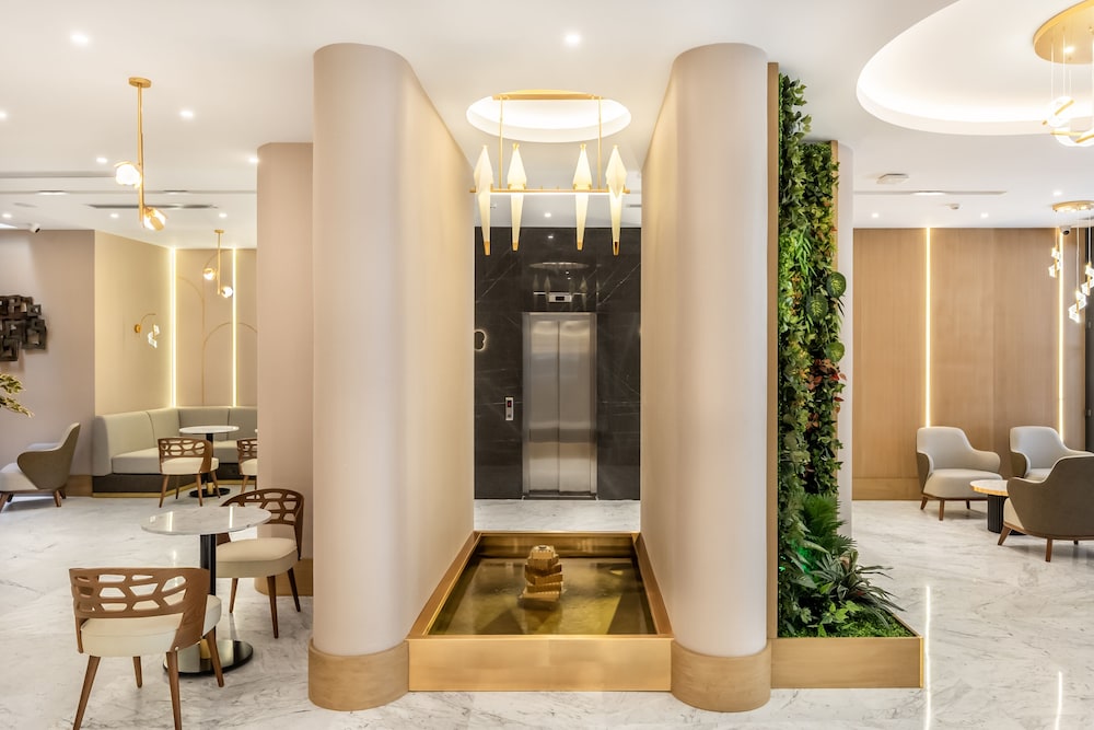Bristol Hotel 34/50