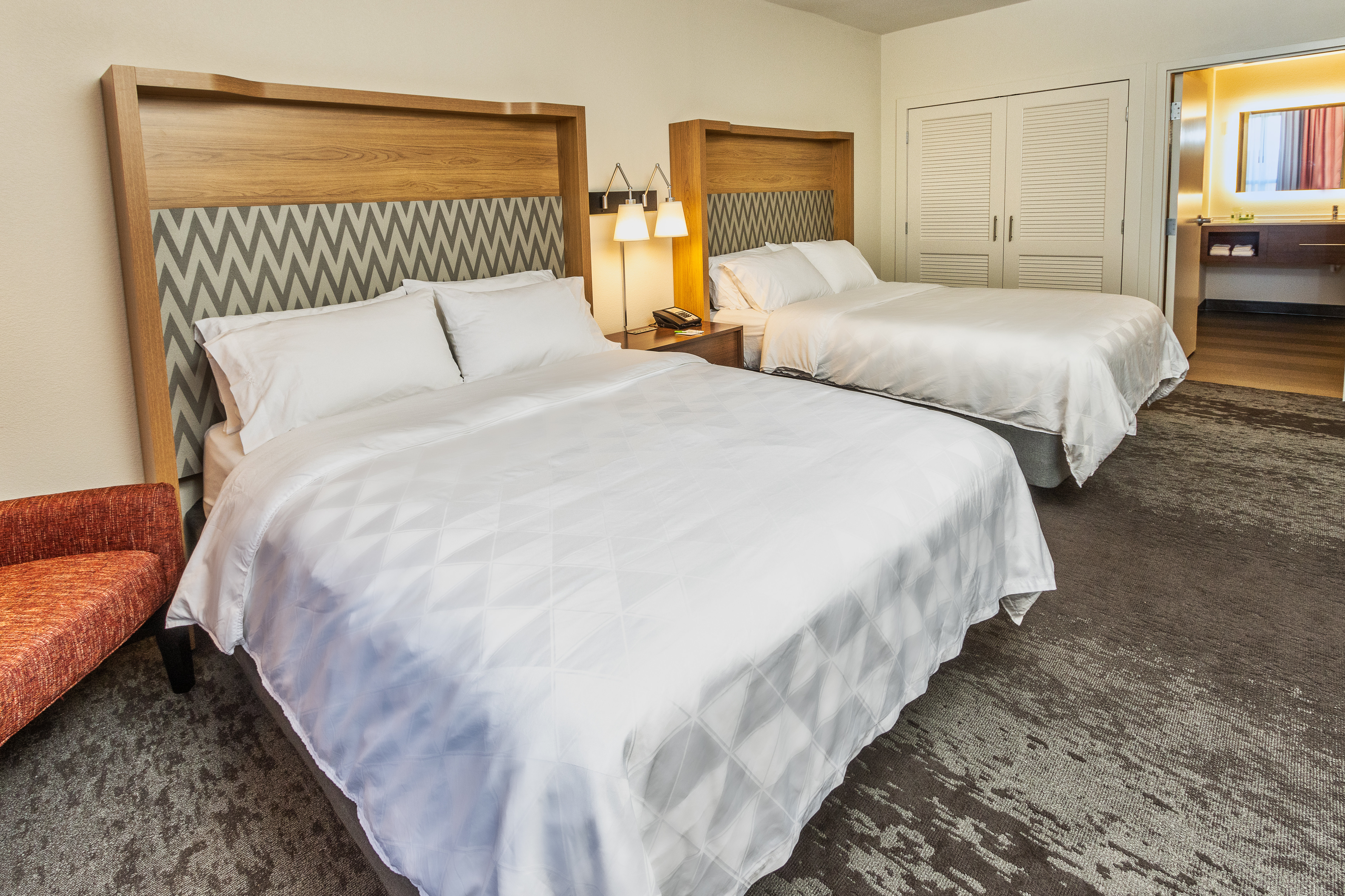 Holiday Inn Suites Memphis Wolfchase Galleria 32/79