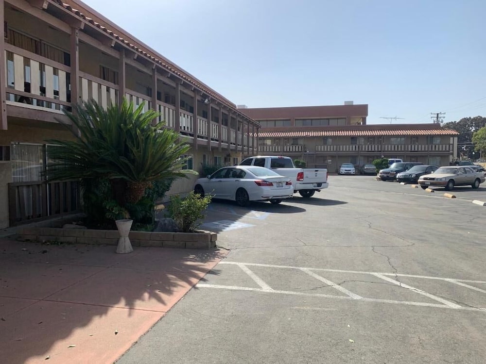 Bel Air Motor Hotel 12/15
