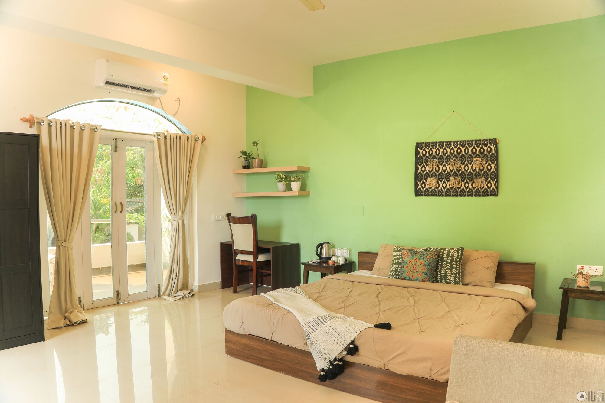 EXECUTIVE, SUITE, BALCONY