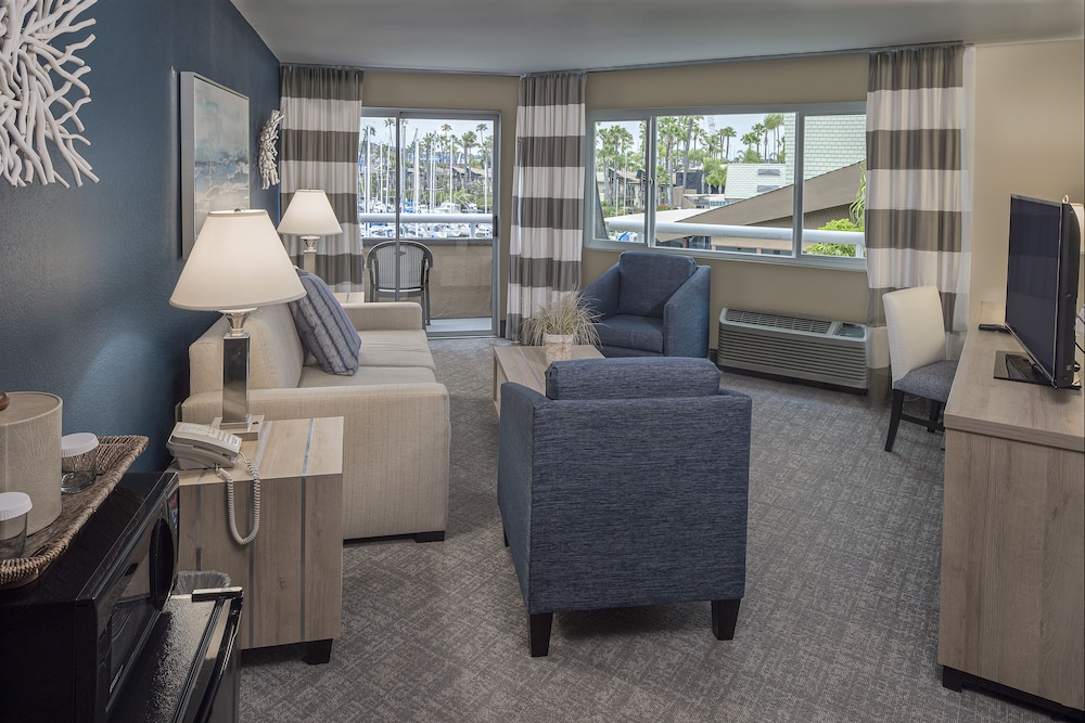 Bay Club Hotel & Marina 47/65