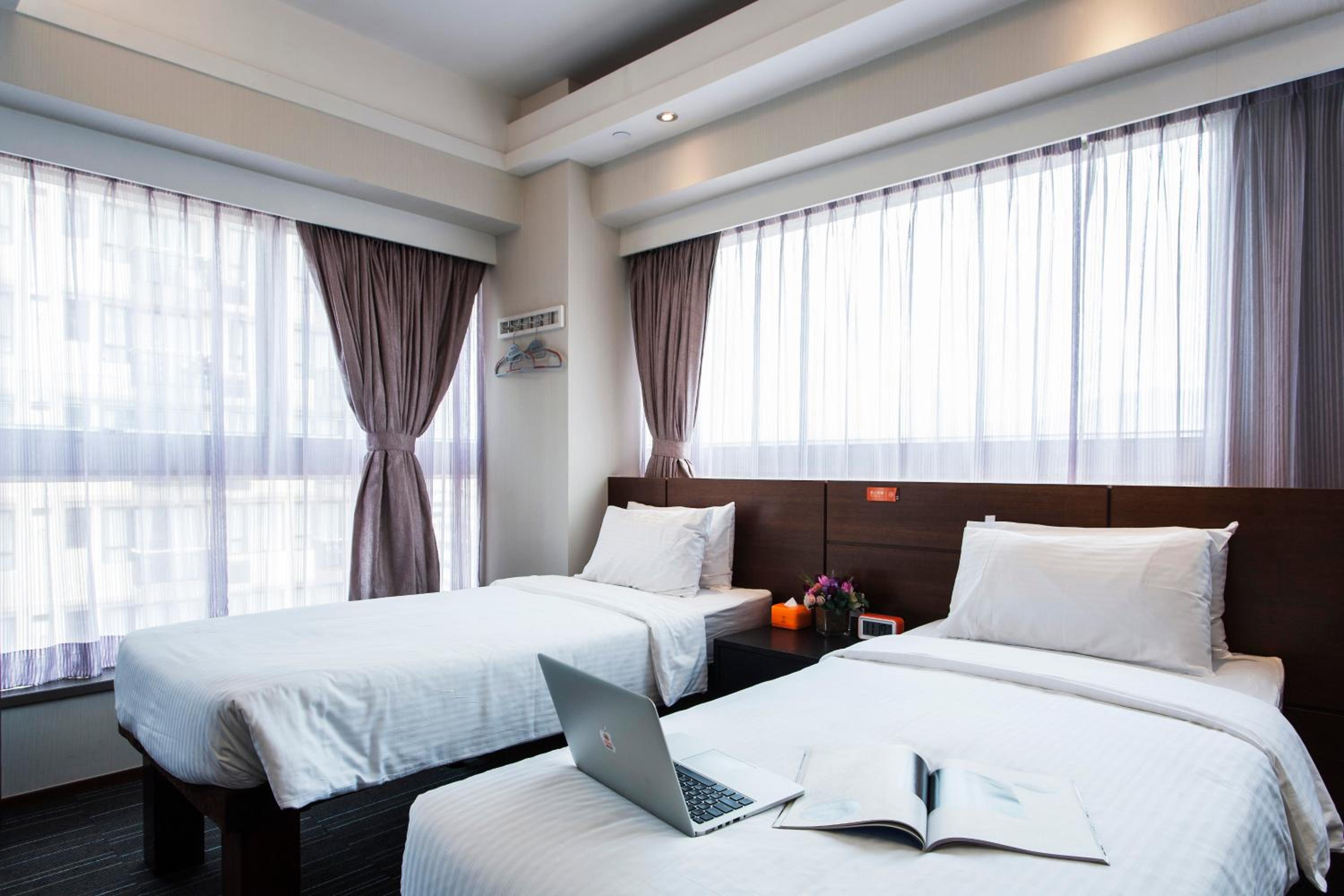 SUITE, QUADRUPLE, 4 BEDS