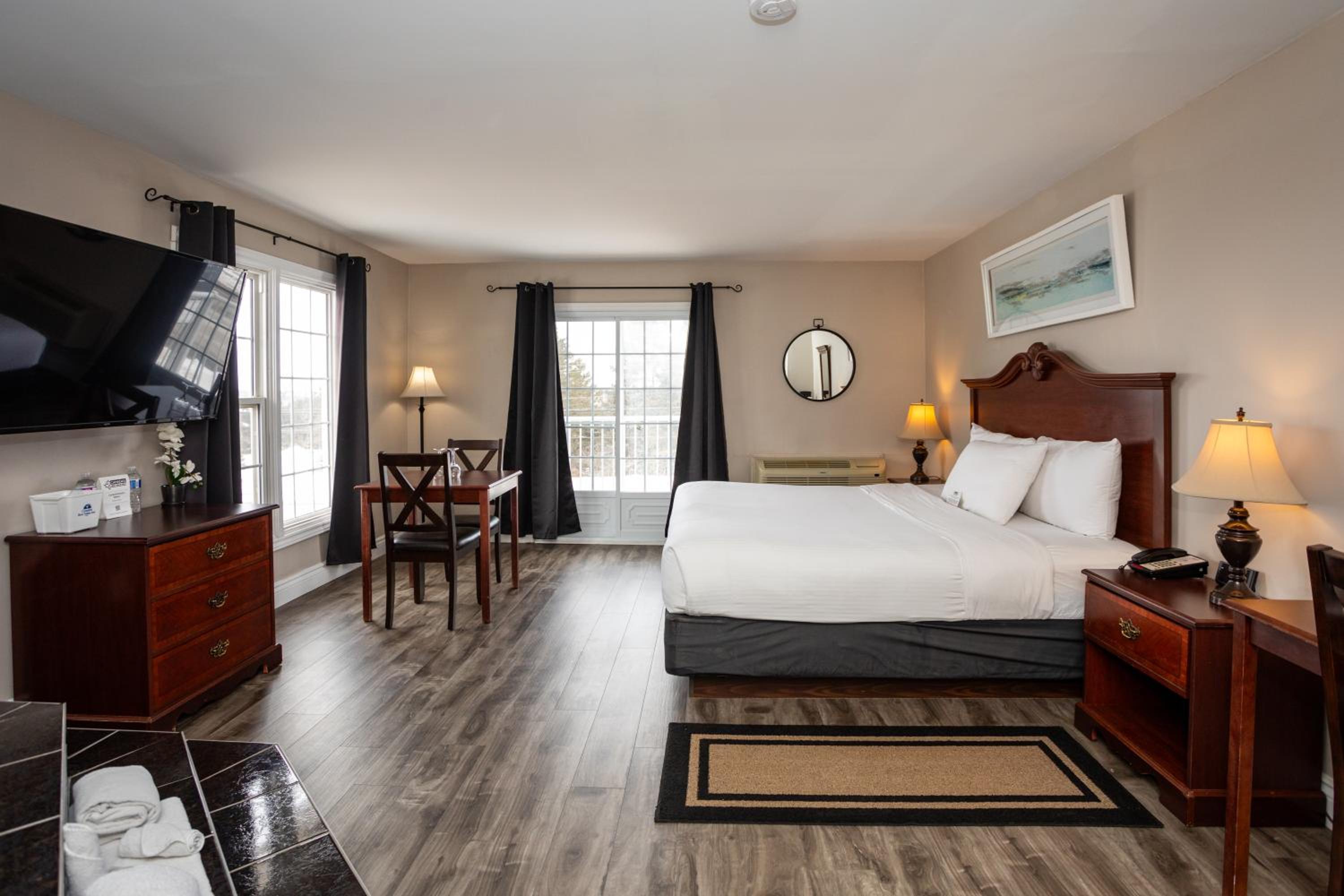 Room, King Bed, Hot Tub