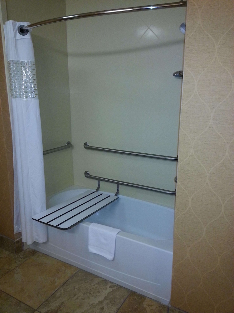 Hampton Inn and Suites Sevierville at Stadium Drive 16/40