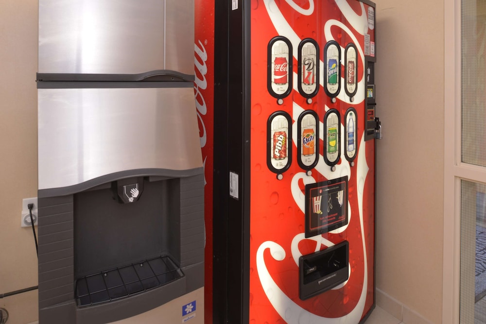 Hampton Inn & Suites Bakersfield North-Airport 54/62