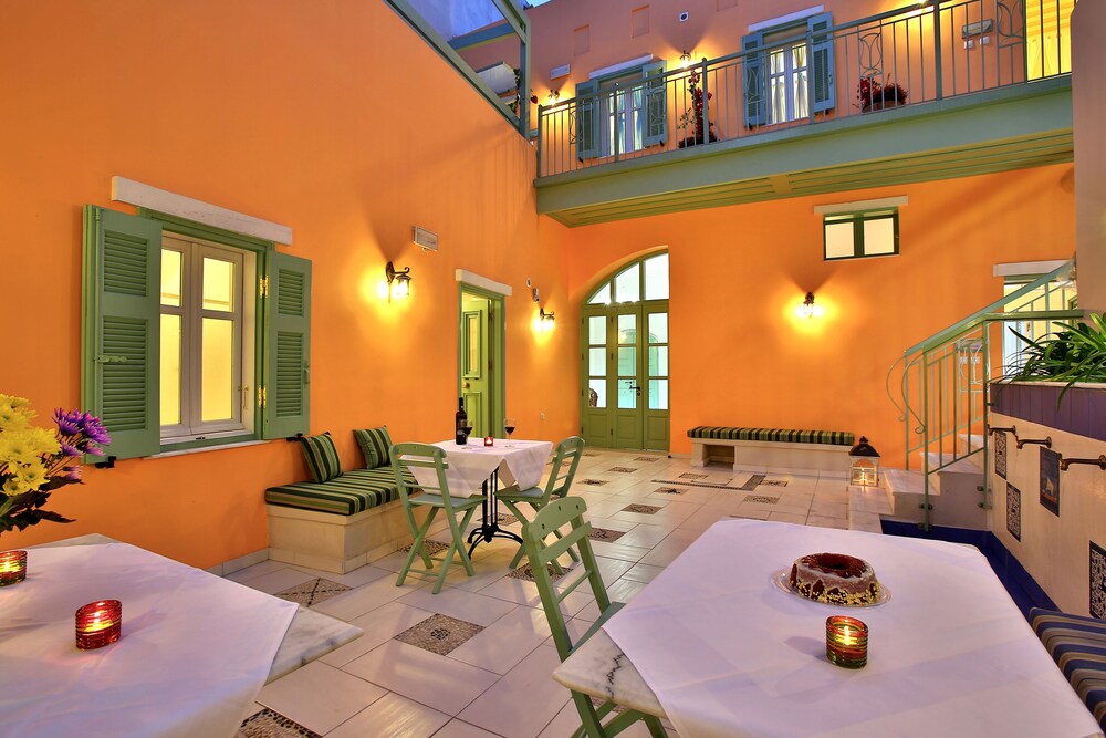 Efchi Suites 1904 28/39