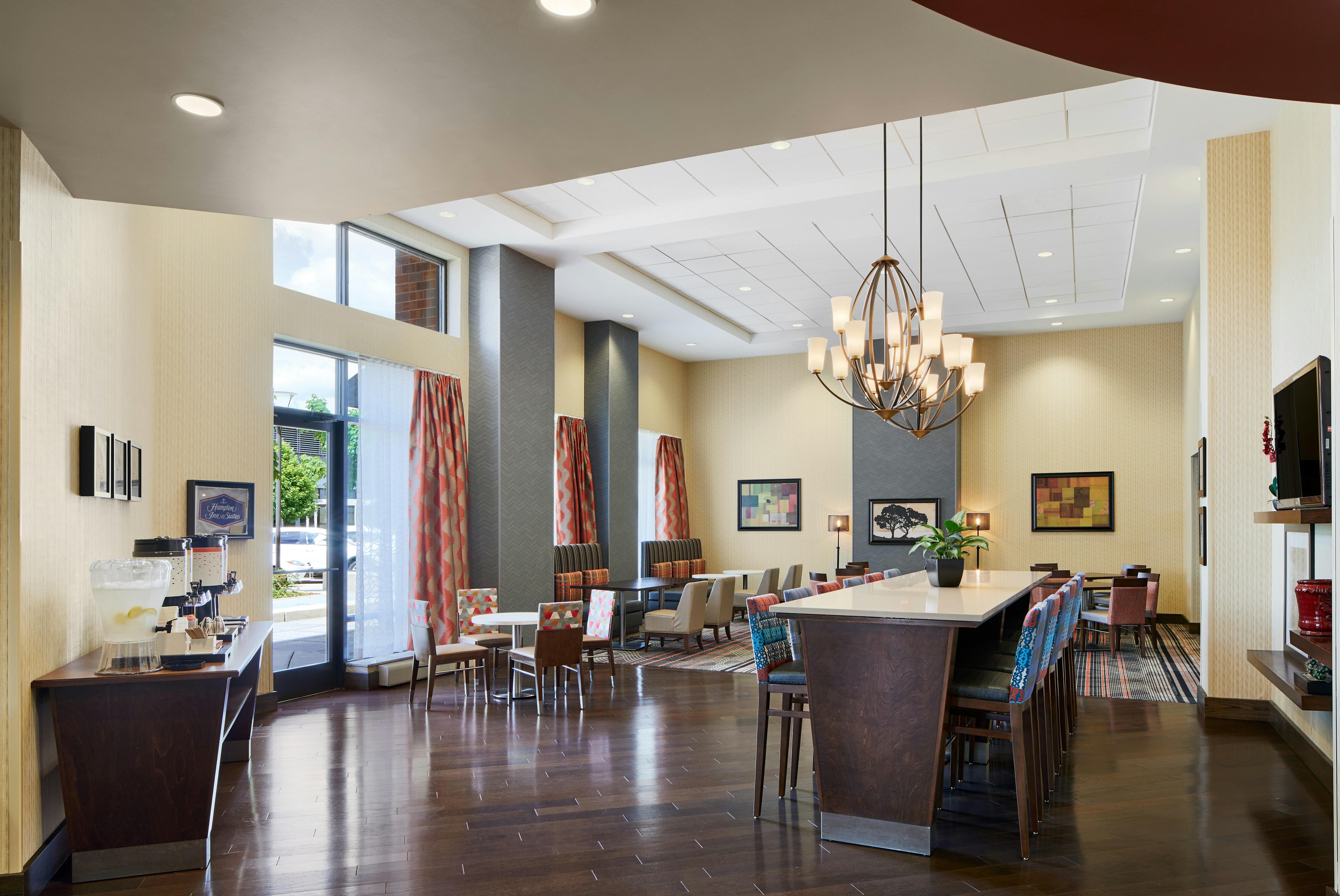 Hampton Inn & Suites Chicago/Mt. Prospect 10/17