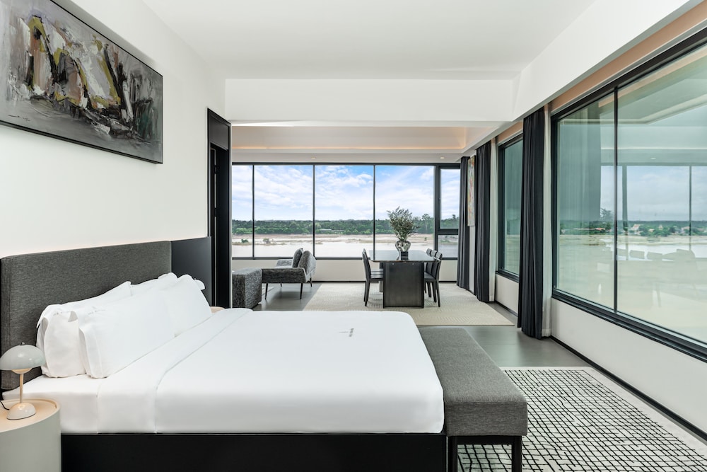One Riviera Hotel and Residences 37/68