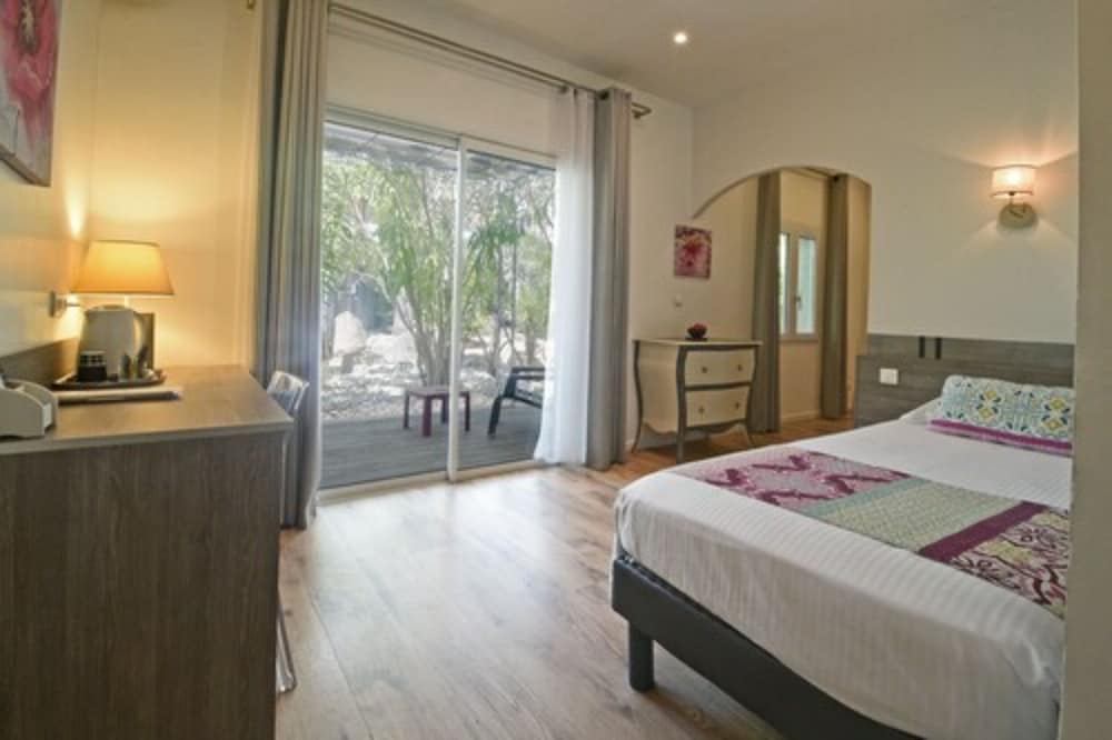 Superior, Triple, 1 Queen and 1 Single Bed, Terrace