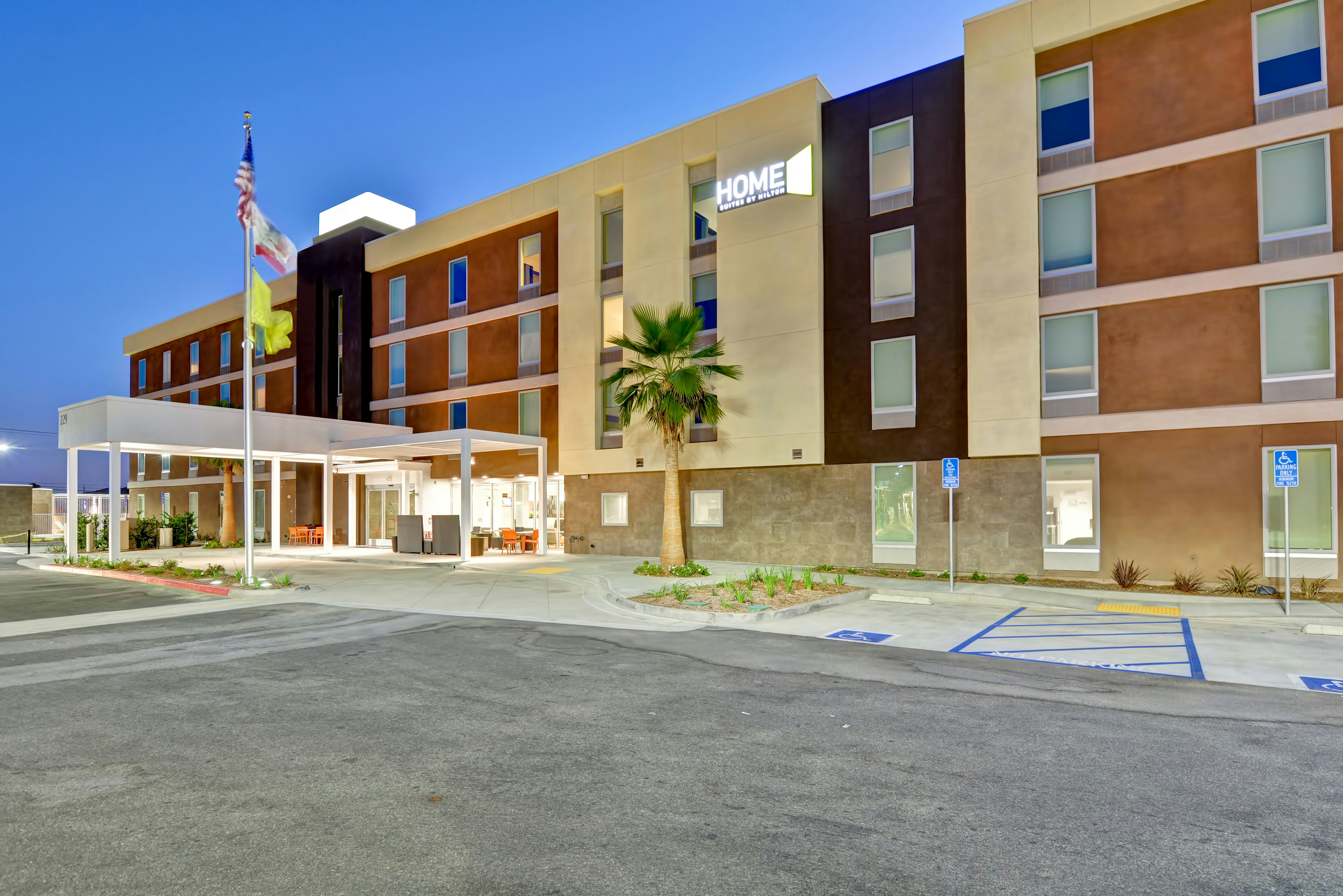 Home2 Suites By Hilton Azusa 21/22