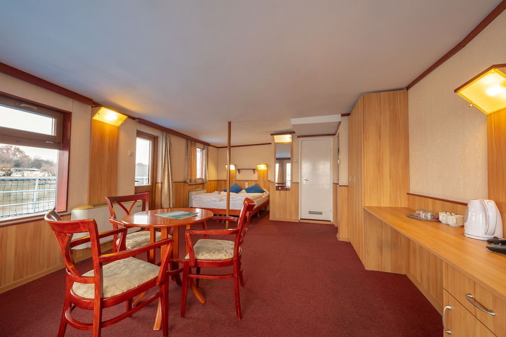 Fortuna Boat Hotel 15/24