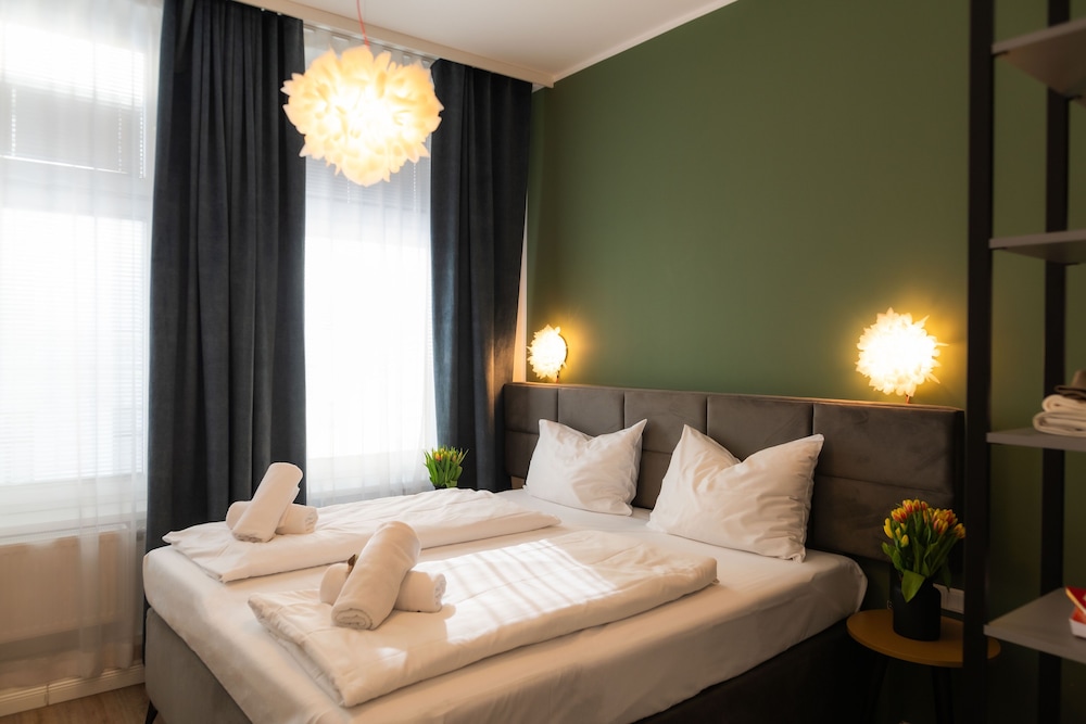 STANDARD, DOUBLE OR TWIN BED