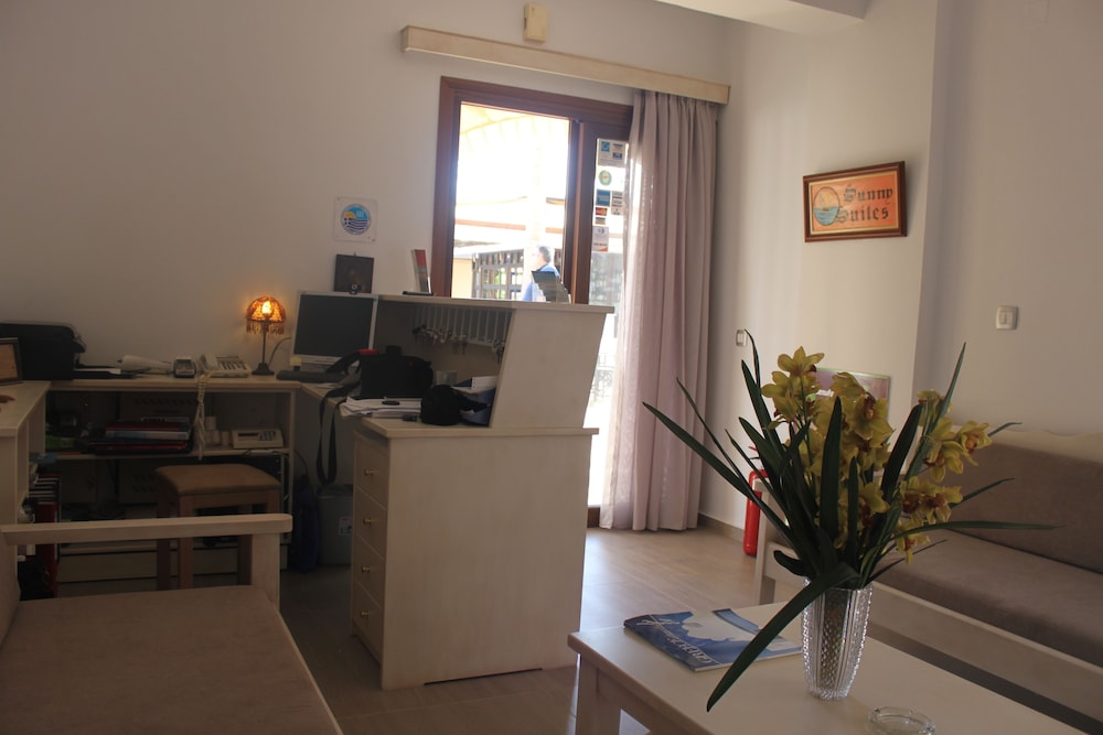 SUNNY SUITES 40/51