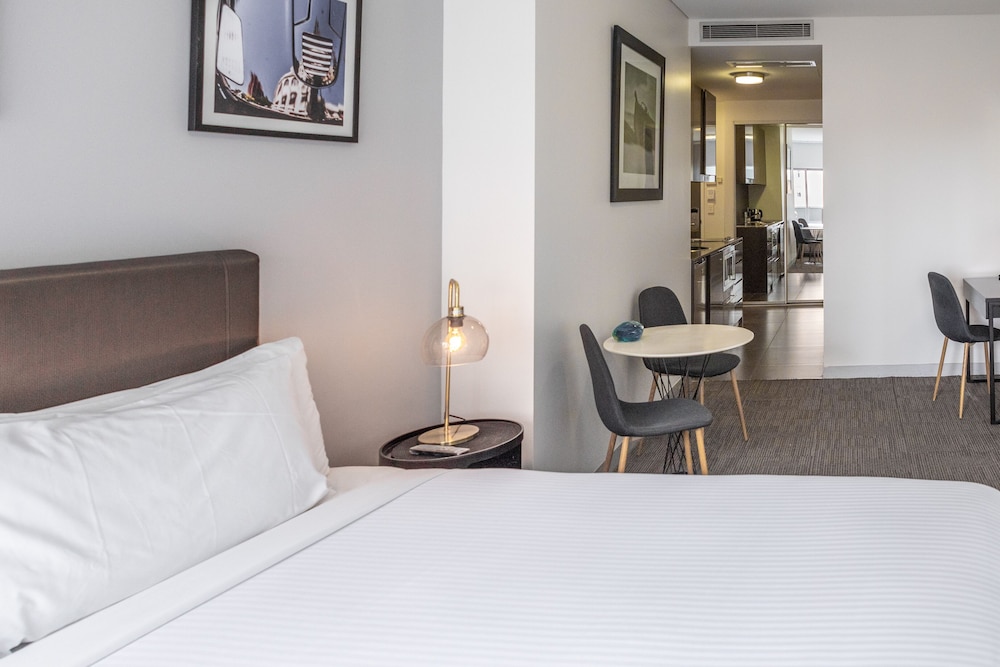 Holiday Inn & Suites Sydney Bondi Junction 20/49