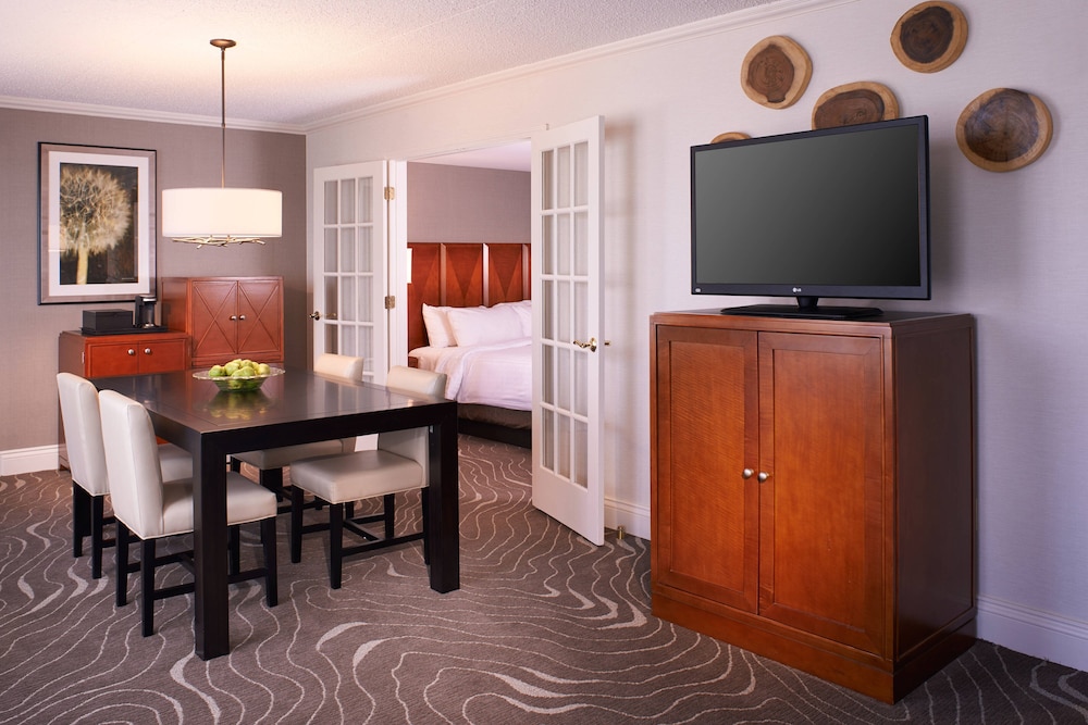 Detroit Metro Airport Marriott 36/47