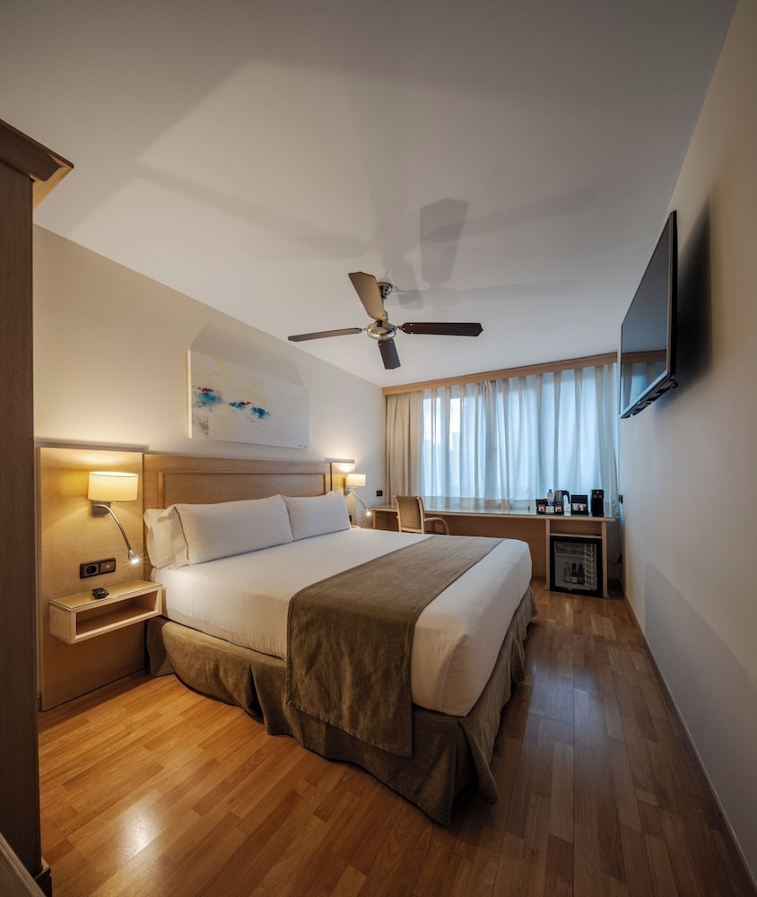 غرفة قياسية بسرير كوين، Luze Castellana Hotel 4/10