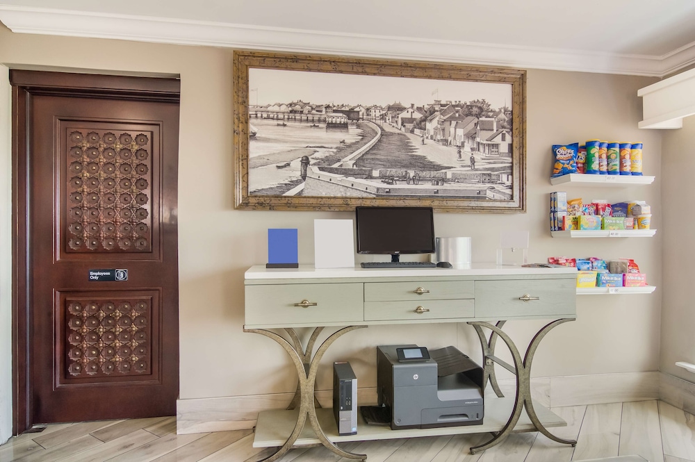 Best Western Historic Bayfront 35/39