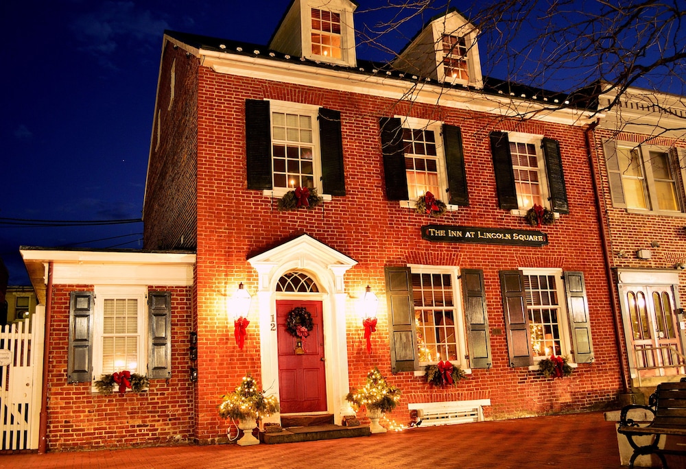 The Inn at Lincoln Square 2/40