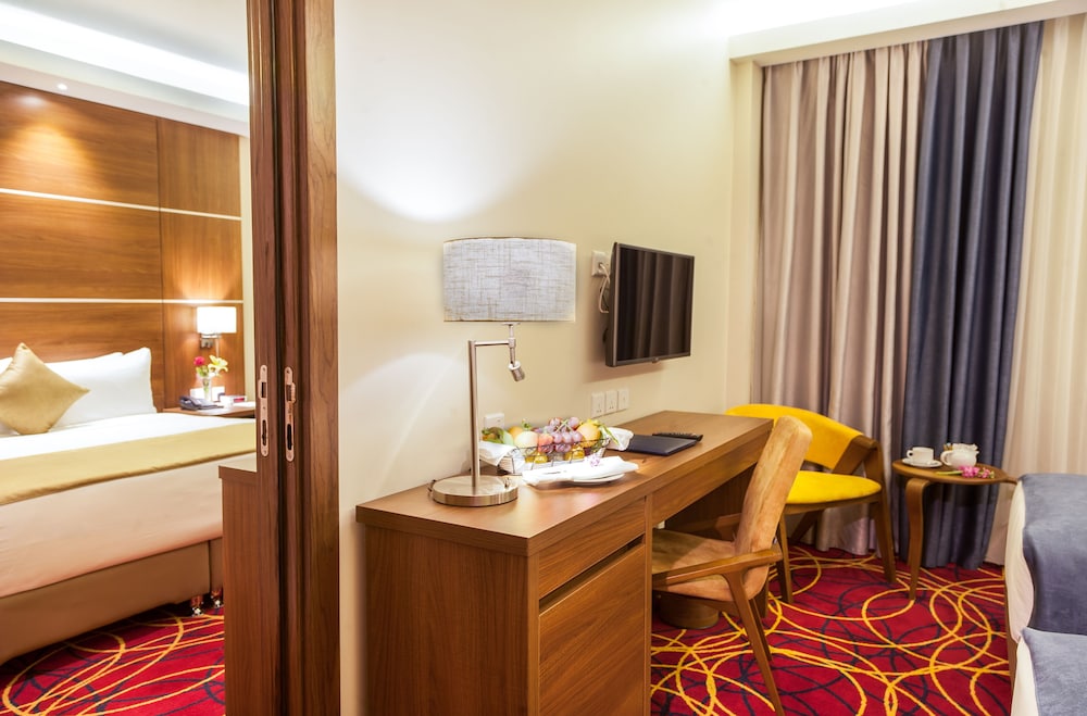 Gerasa Hotel 38/40