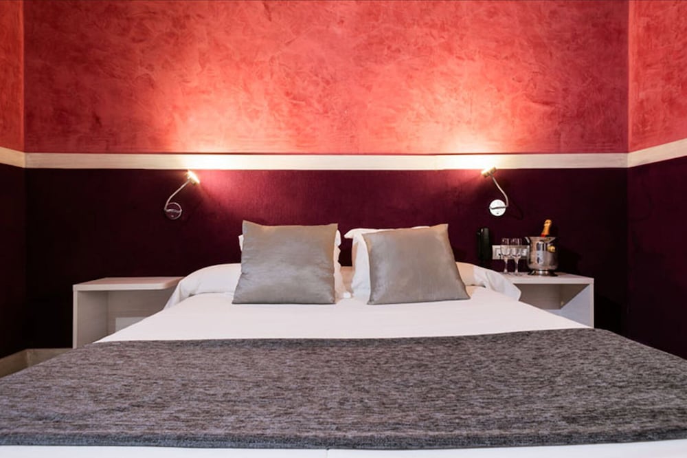 H Hotel 24/65