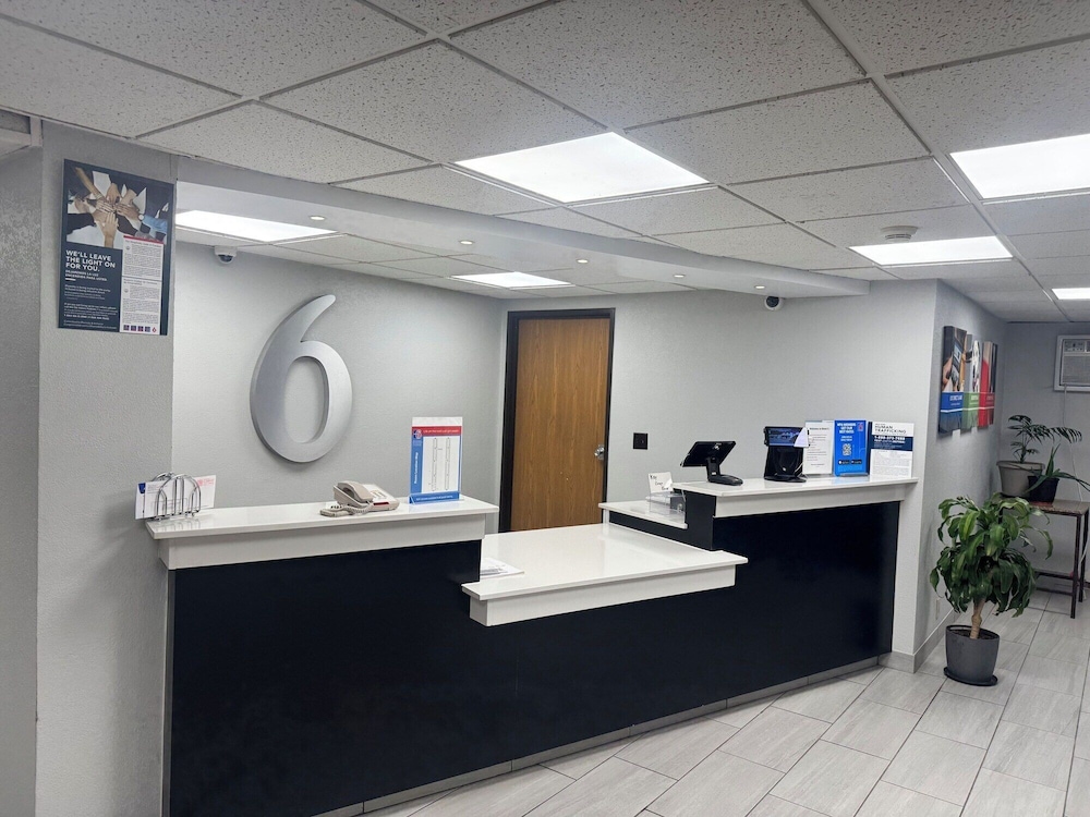 Lobby at Motel6 Eau Claire, WI, EAU CLAIRE - WI