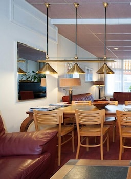 Rho Hotel 32/50