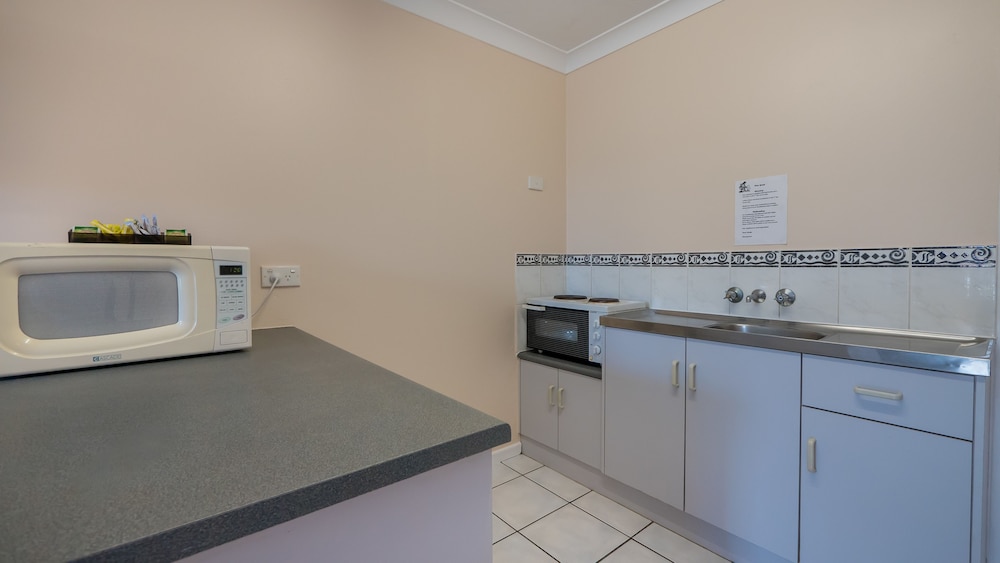 CAIRNS HOLIDAY LODGE 16/16
