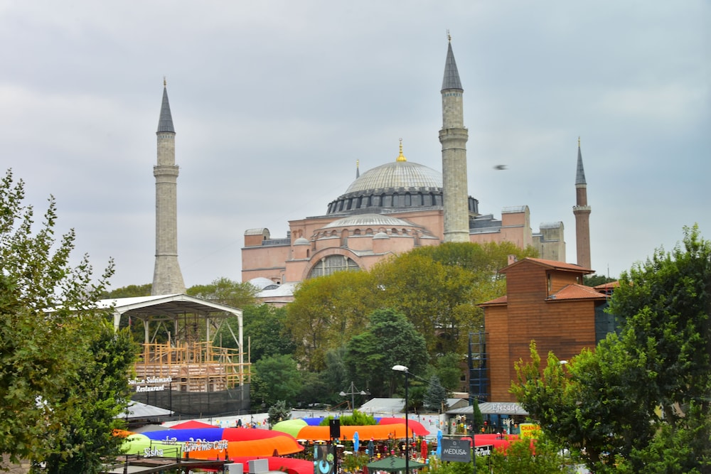 Sura Luxury Milion Hotel & Spa 67/76