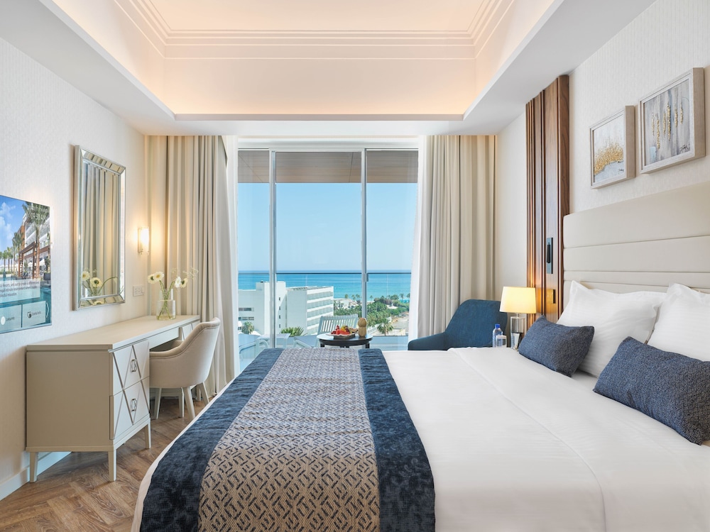 Junior Suite, Pool View