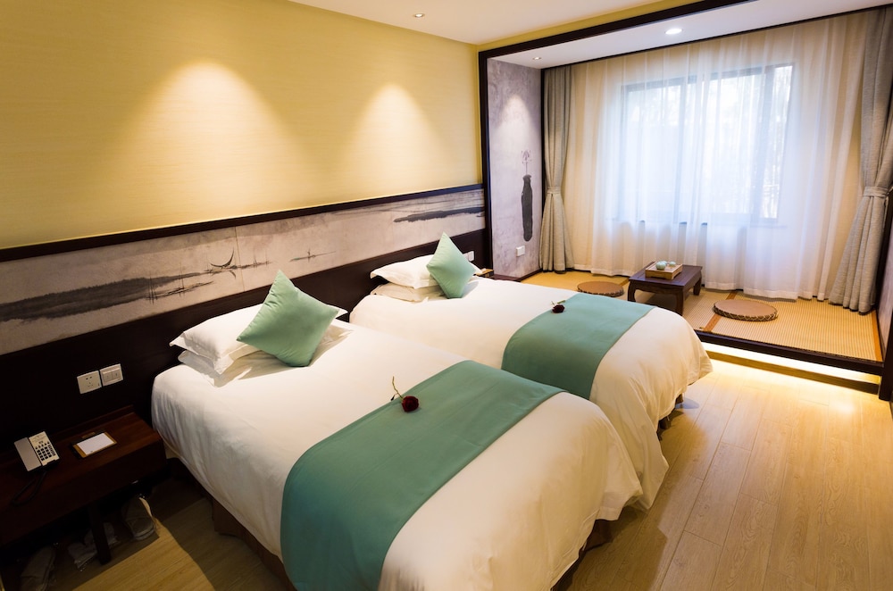 Nostalgia Hotel (West lake Hangzhou) 24/60