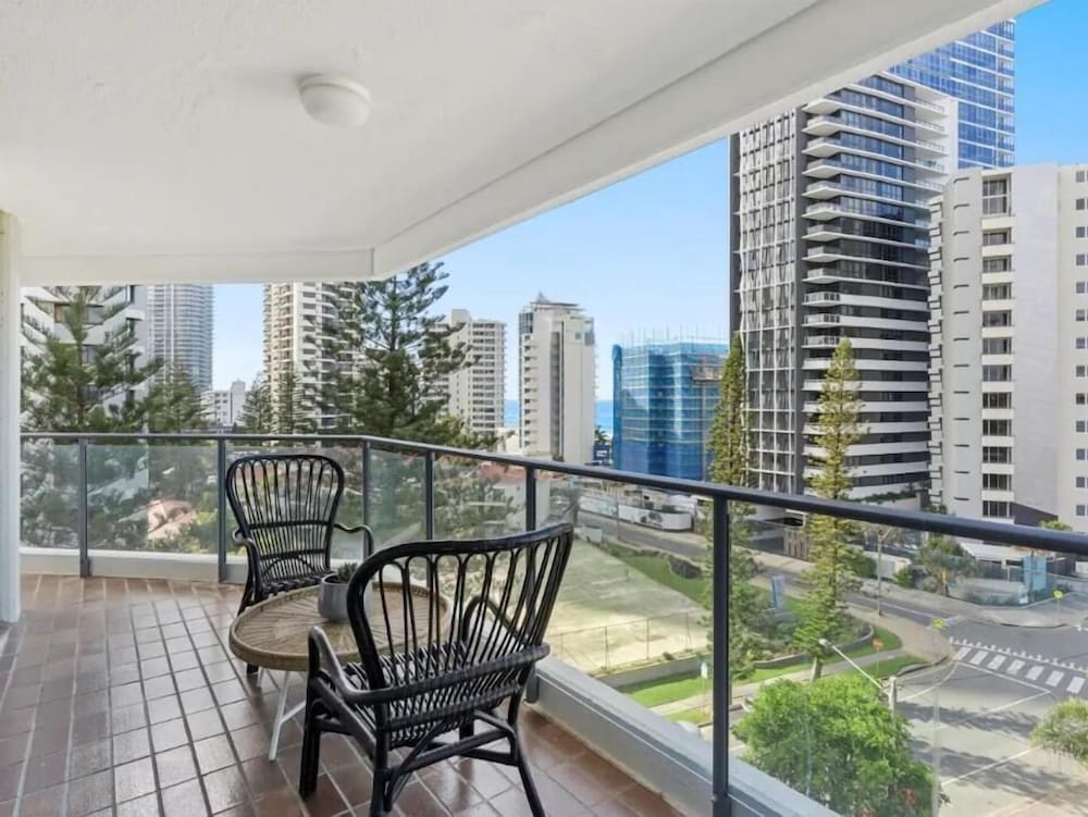 Baronnet Apartments 58/74