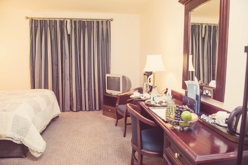 The Devon Inn 7/34