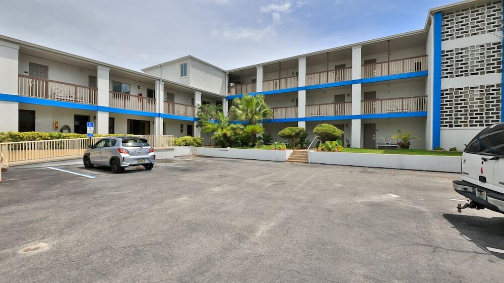 Driftwood Resort 59/70