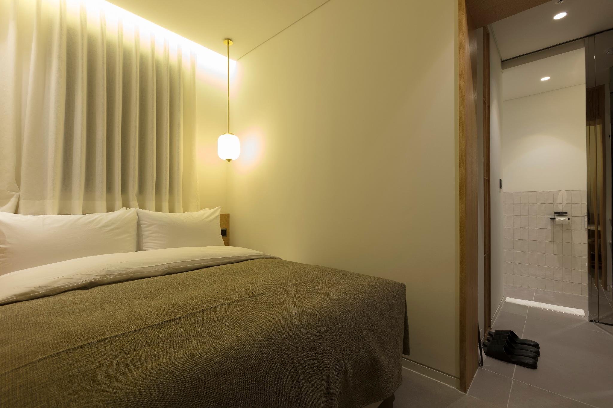 Room, Single, No Parking