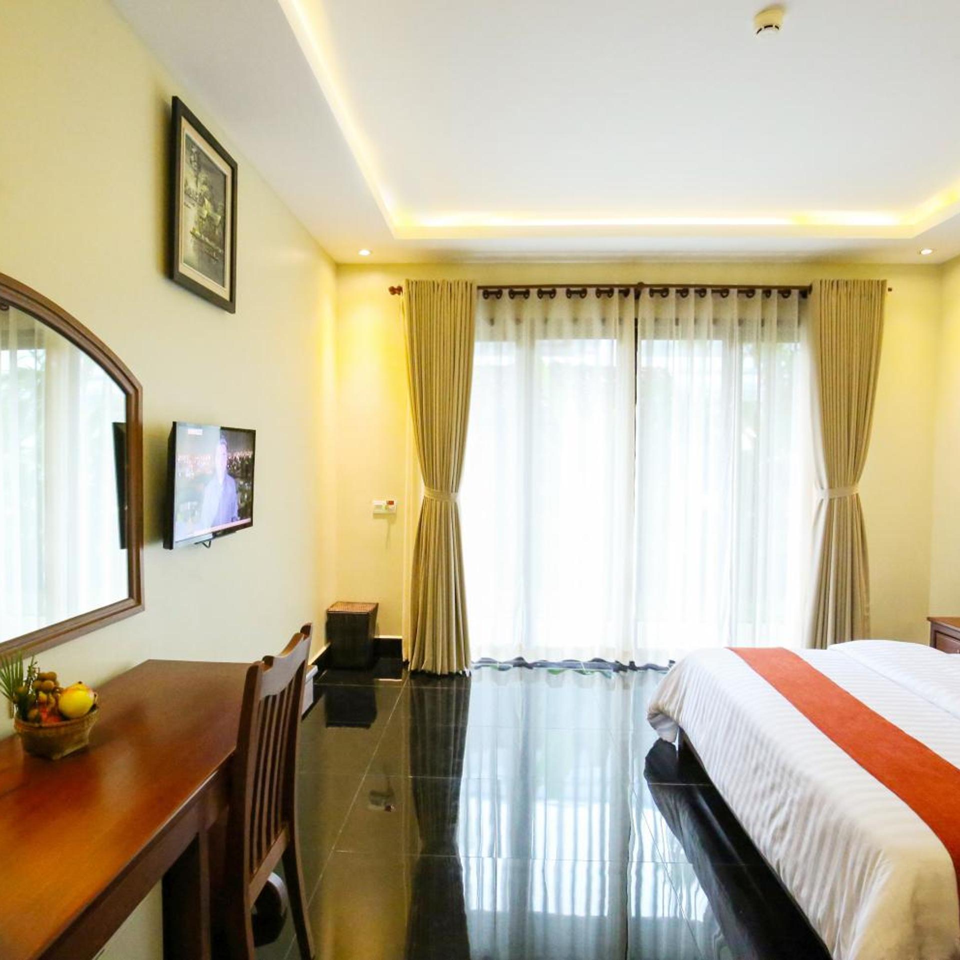 غرفة ديلوكس بسرير مزدوج بإطلالة على المسبح بشرفة، Chheng Residence 2/10