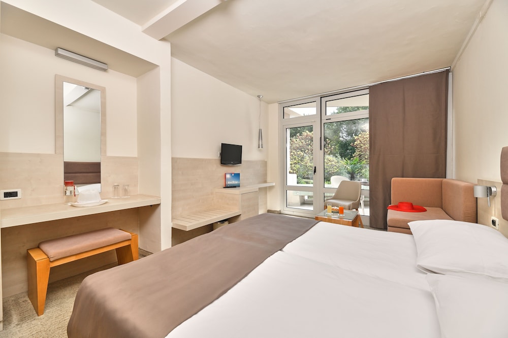 Hotel Mediteran Plava Laguna 6/50