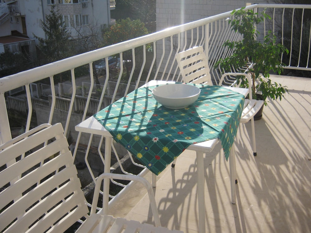 HOTEL APARTMENTS IVICA 46/50