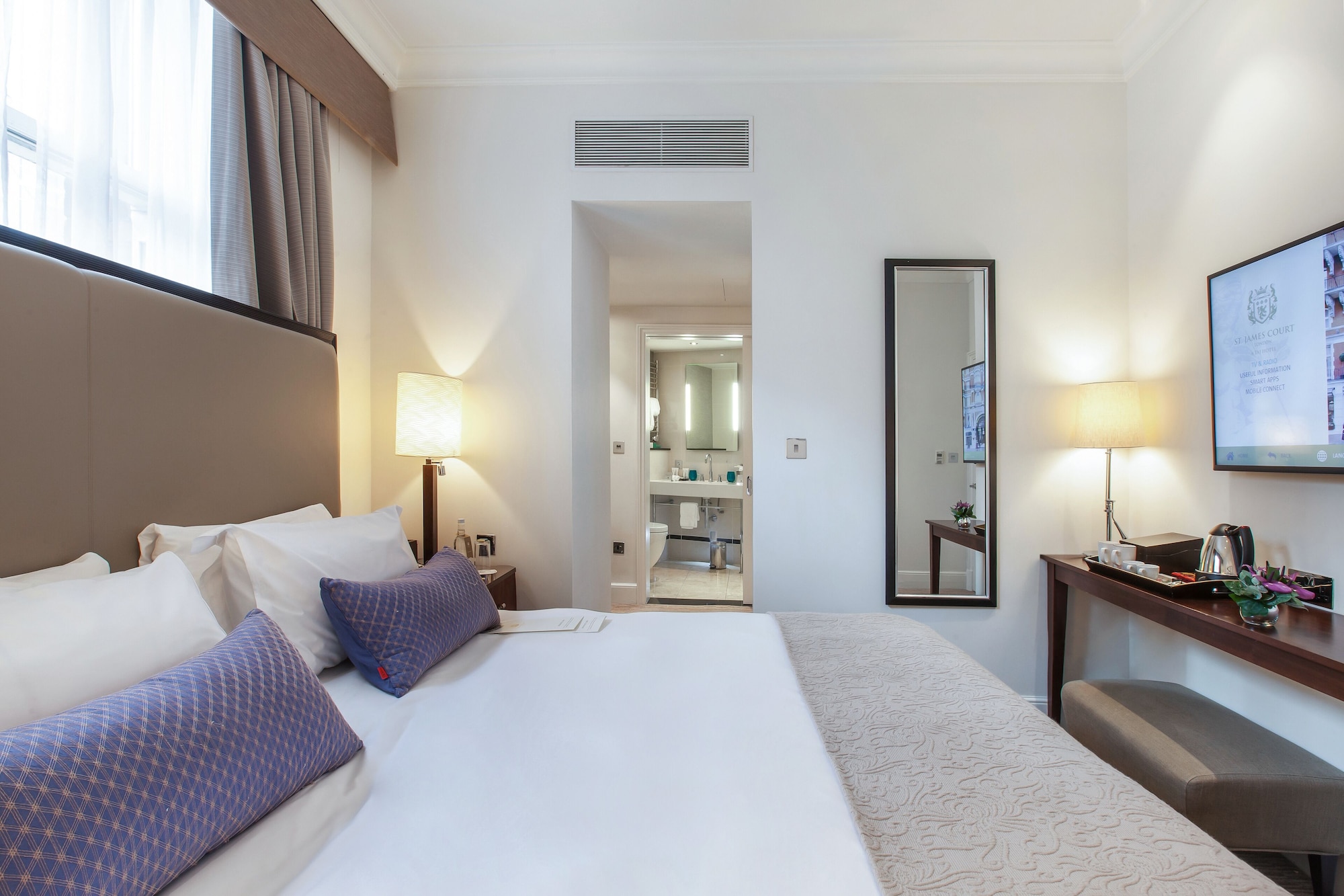 JUNIOR SUITE, EXECUTIVE, KING BED