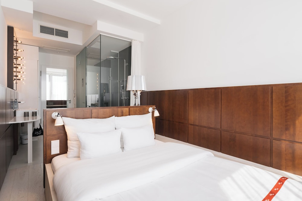 Nest, Queen Bed
