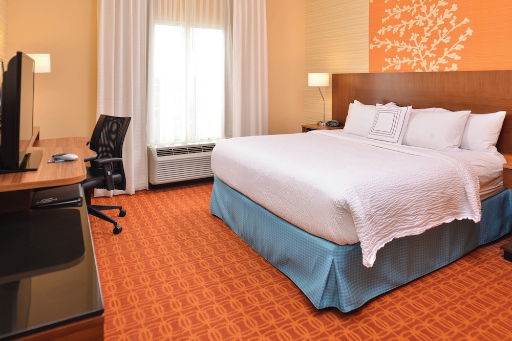 غرفة بسرير كينج لذوي الإعاقة، Fairfield Inn Suites Calhoun 4/6